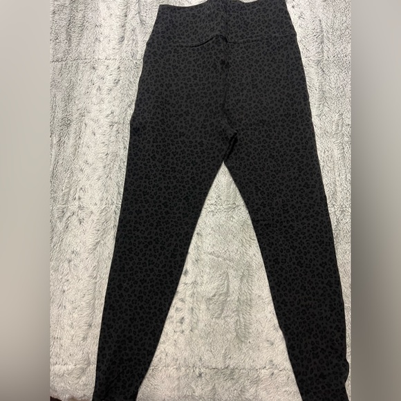 4 OLD NAVY Leggings… yes. 4! Medium - Picture 10 of 12